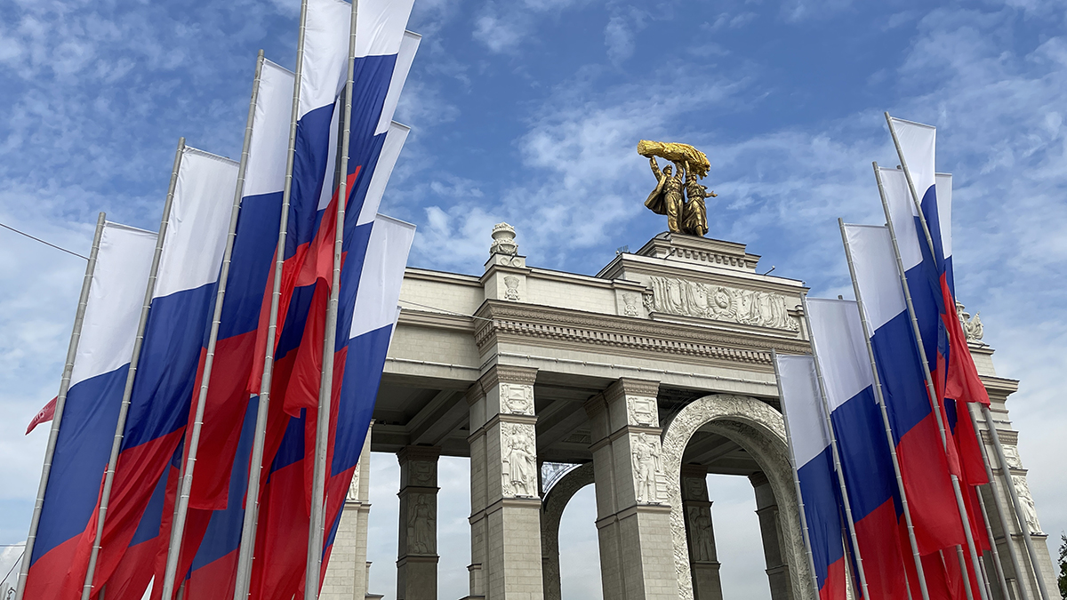 Москвичи смогут бесплатно прокатиться на аттракционах ВДНХ в День города