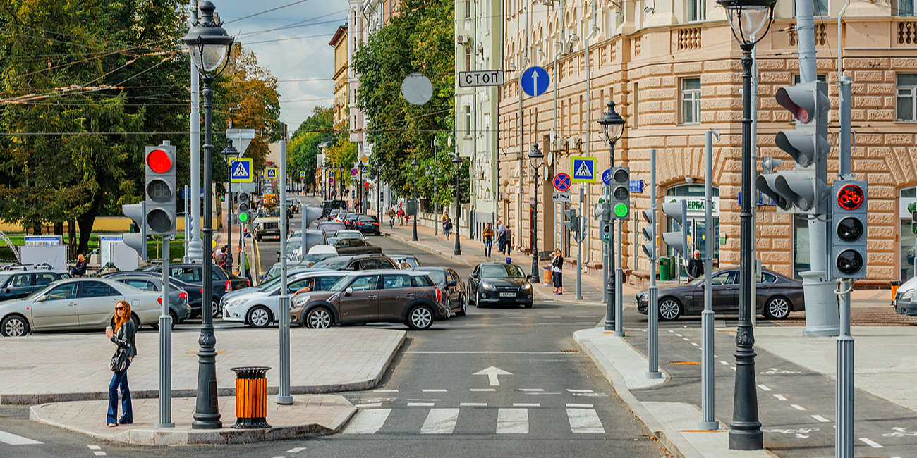 Как в Москве обновляют светофоры для безопасности пешеходов и автомобилистов